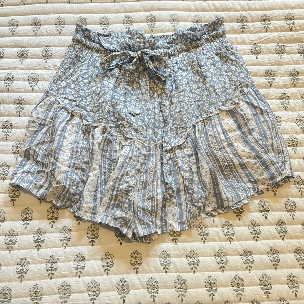 Illa Illa Light Blue Floral flowy shorts
